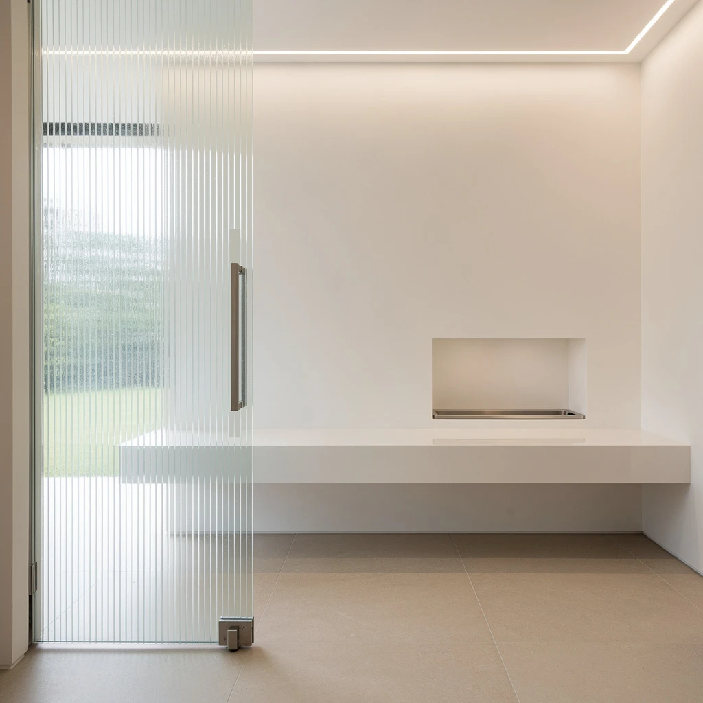 Filter Daylight: Ribbed Glass Is Your Entryway’s Ultimate Flex