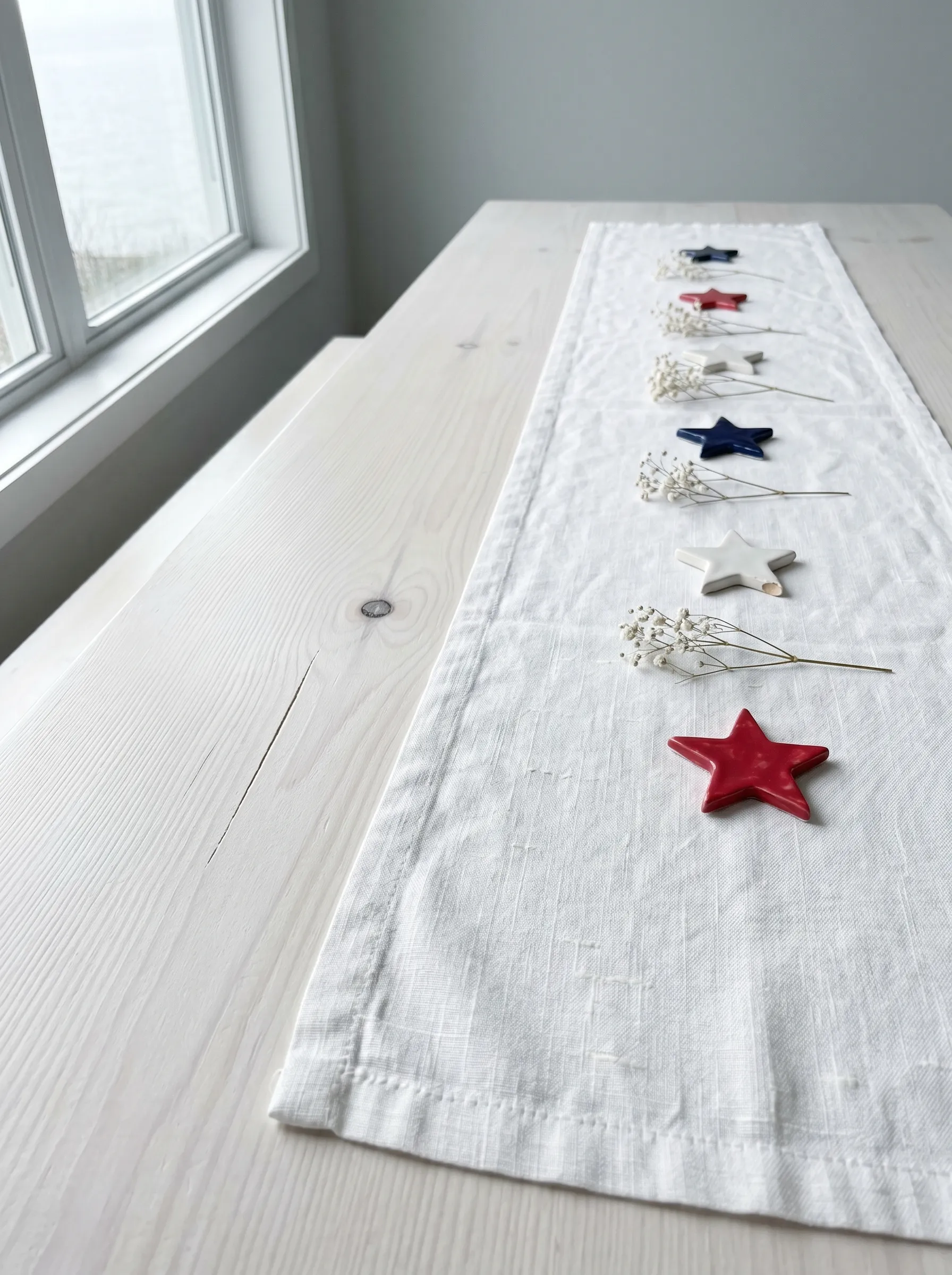 The White Linen Star Accessory Runner With Ceramic Stars and Baby's Breath